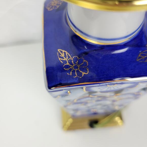 Vintage Porcelain Table Lamp Blue White Floral Scalloped Ginger Jar Brass Base - Picture 11 of 16